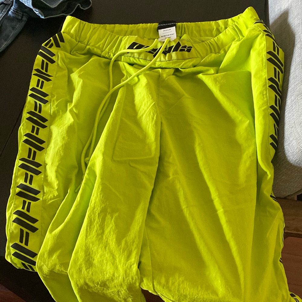 Petals size M neon green pants